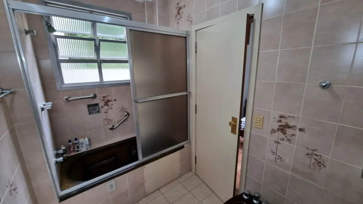 Apartamento com 3 quartos à venda, 190m2 em Barra Funda, Guaruja - SP - imagem 8 Foto 8 de Apartamento com 3 quartos à venda, 190m2 em Barra Funda, Guaruja - SP