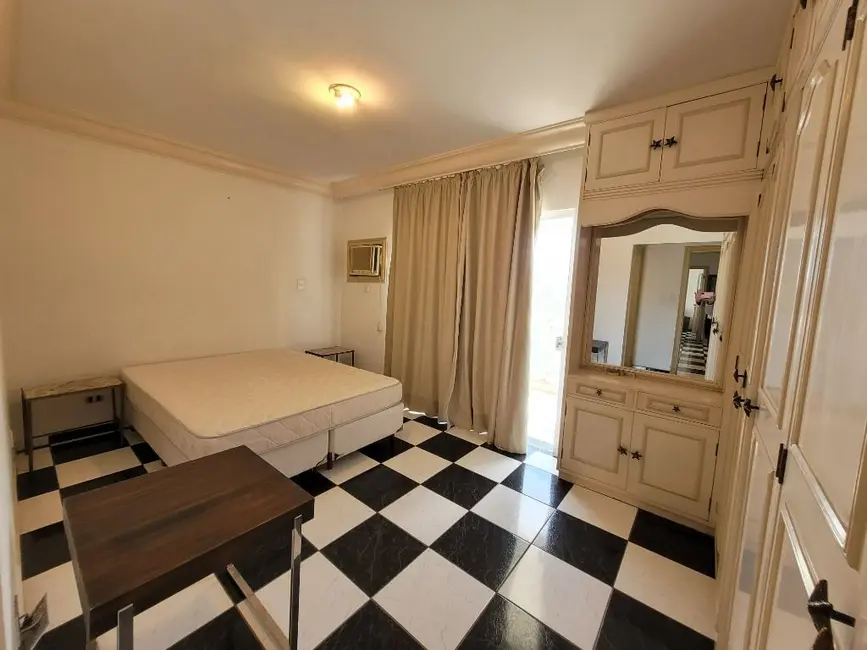 Foto 9 de Apartamento com 3 quartos à venda, 260m2 em Guaruja - SP