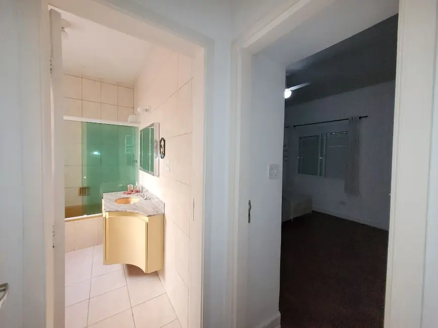 Apartamento com 3 quartos à venda, 209m2 em Guaruja - SP - imagem 8 Foto 8 de Apartamento com 3 quartos à venda, 209m2 em Guaruja - SP