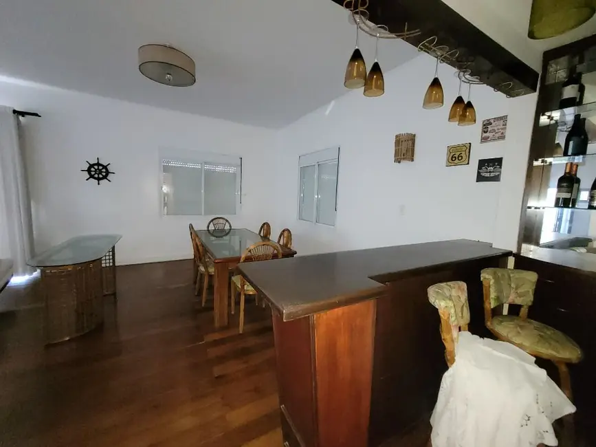 Apartamento com 3 quartos à venda, 209m2 em Guaruja - SP - imagem 3 Foto 3 de Apartamento com 3 quartos à venda, 209m2 em Guaruja - SP