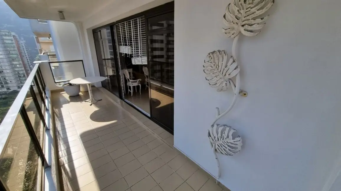 Apartamento com 3 quartos à venda, 150m2 em Barra Funda, Guaruja - SP - imagem 3 Foto 3 de Apartamento com 3 quartos à venda, 150m2 em Barra Funda, Guaruja - SP