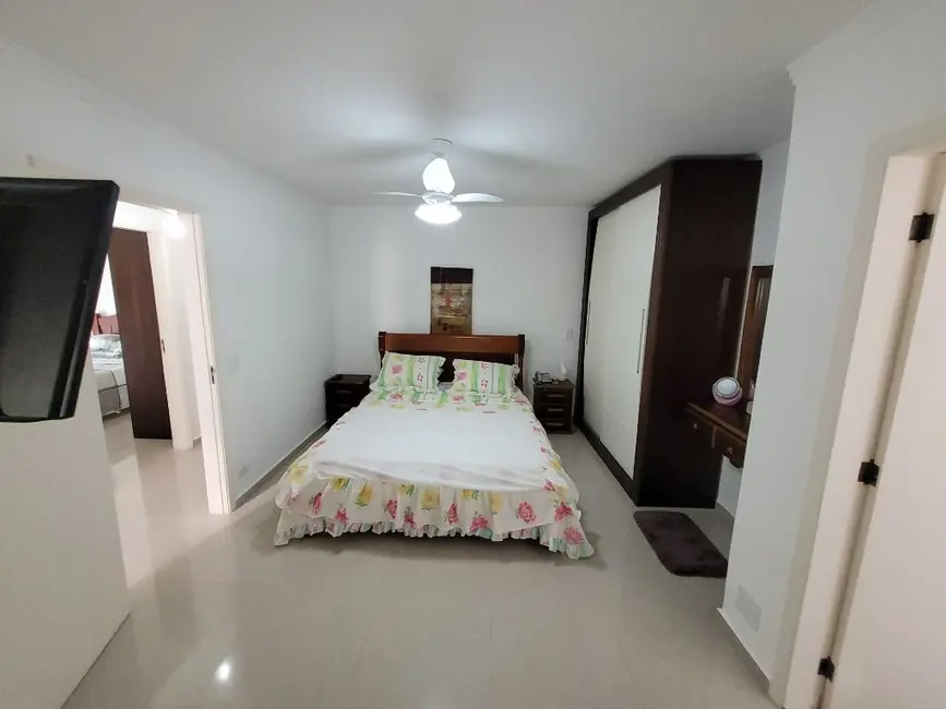 Apartamento com 3 quartos à venda, 130m2 em Barra Funda, Guaruja - SP - imagem 9 Foto 9 de Apartamento com 3 quartos à venda, 130m2 em Barra Funda, Guaruja - SP