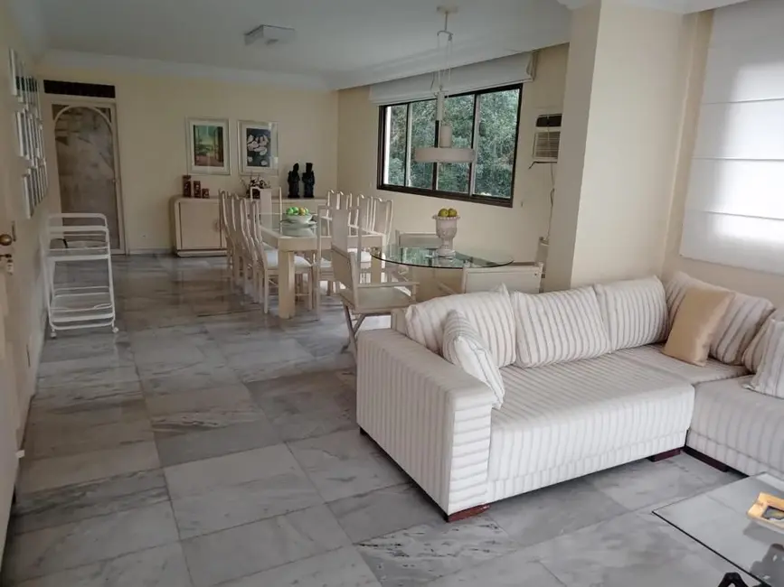 Apartamento com 4 quartos à venda e para alugar, 230m2 em Guaruja - SP - imagem 4 Foto 4 de Apartamento com 4 quartos à venda e para alugar, 230m2 em Guaruja - SP