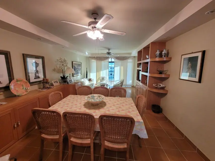 Apartamento com 3 quartos à venda, 212m2 em Barra Funda, Guaruja - SP - imagem 4 Foto 4 de Apartamento com 3 quartos à venda, 212m2 em Barra Funda, Guaruja - SP