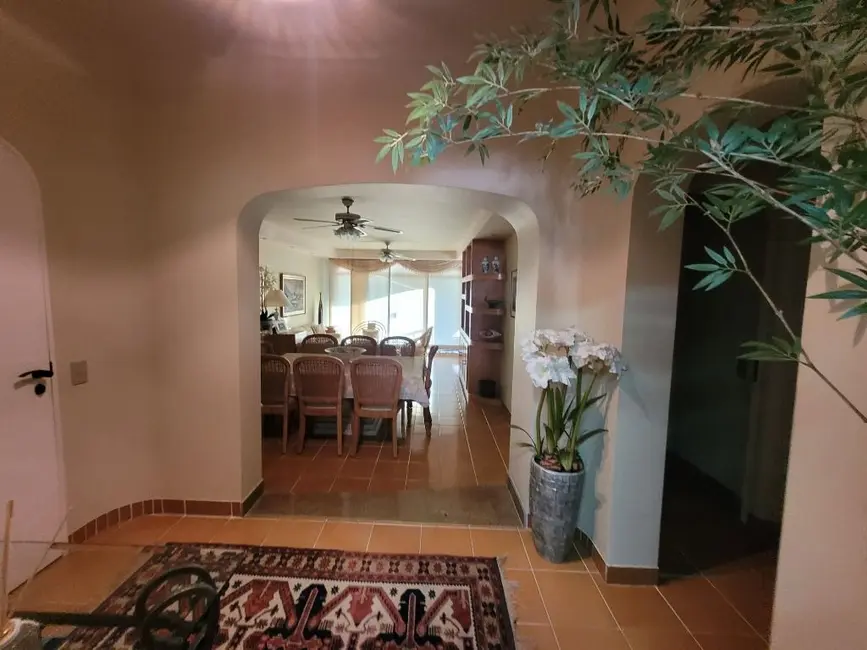 Apartamento com 3 quartos à venda, 212m2 em Barra Funda, Guaruja - SP - imagem 3 Foto 3 de Apartamento com 3 quartos à venda, 212m2 em Barra Funda, Guaruja - SP