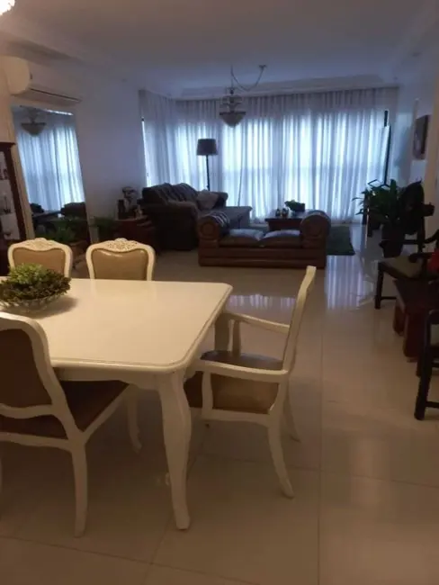 Apartamento com 3 quartos à venda, 176m2 em Barra Funda, Guaruja - SP - imagem 2 Foto 2 de Apartamento com 3 quartos à venda, 176m2 em Barra Funda, Guaruja - SP