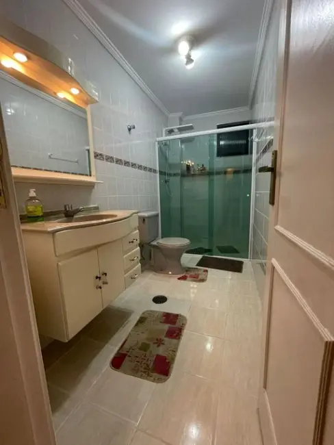 Apartamento com 3 quartos à venda, 176m2 em Barra Funda, Guaruja - SP - imagem 4 Foto 4 de Apartamento com 3 quartos à venda, 176m2 em Barra Funda, Guaruja - SP