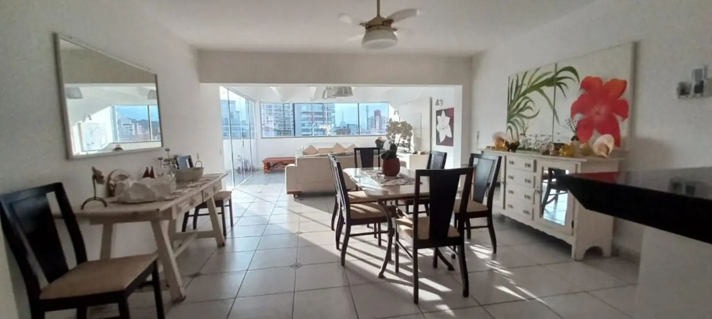 Cobertura com 3 quartos à venda, 230m2 em Jardim Las Palmas, Guaruja - SP - imagem 4 Foto 4 de Cobertura com 3 quartos à venda, 230m2 em Jardim Las Palmas, Guaruja - SP