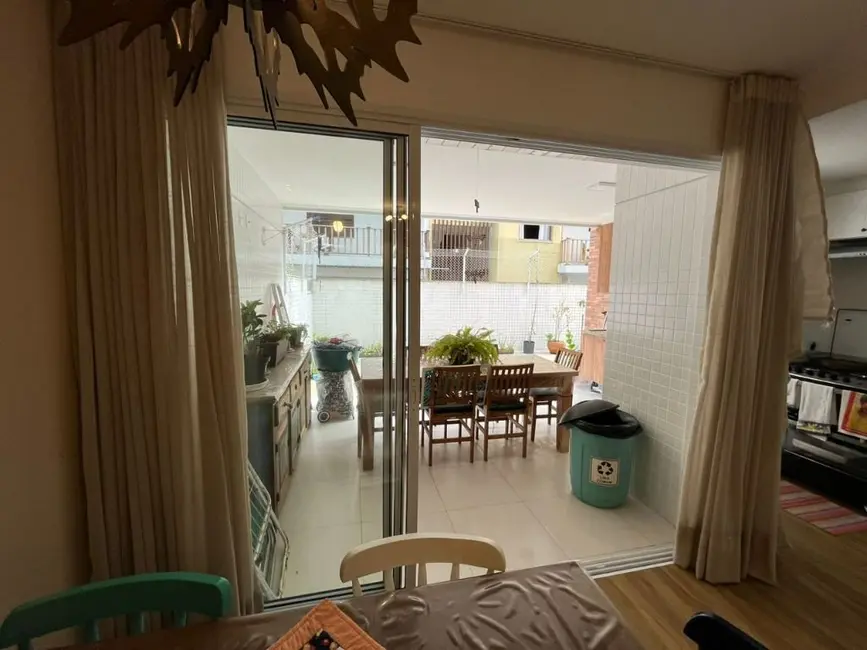 Foto 9 de Apartamento com 3 quartos à venda, 105m2 em Jardim Las Palmas, Guaruja - SP