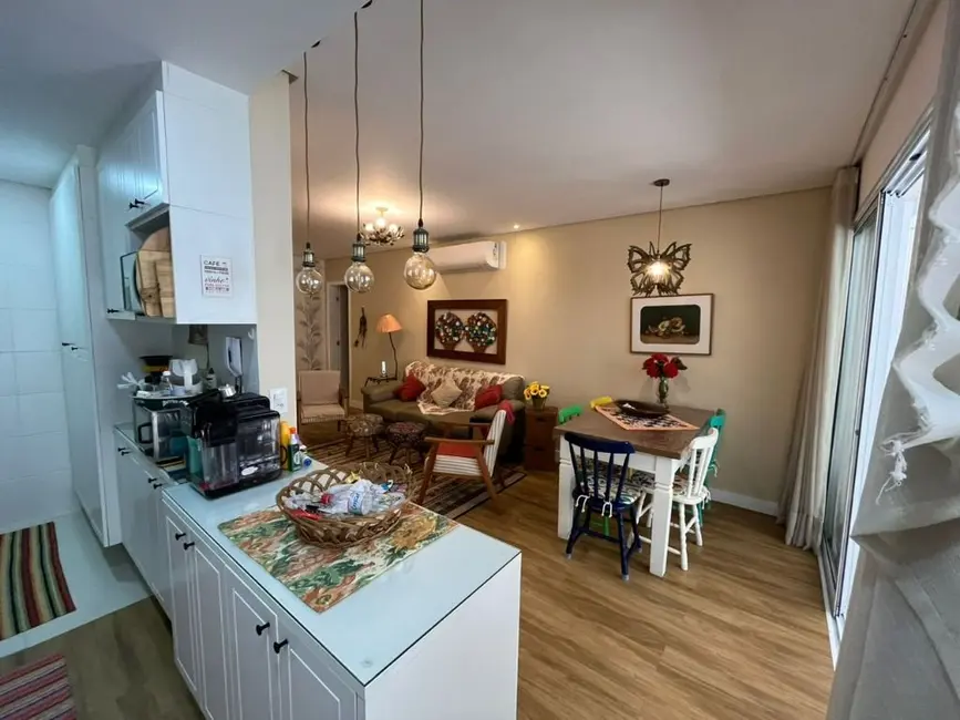 Foto 8 de Apartamento com 3 quartos à venda, 105m2 em Jardim Las Palmas, Guaruja - SP