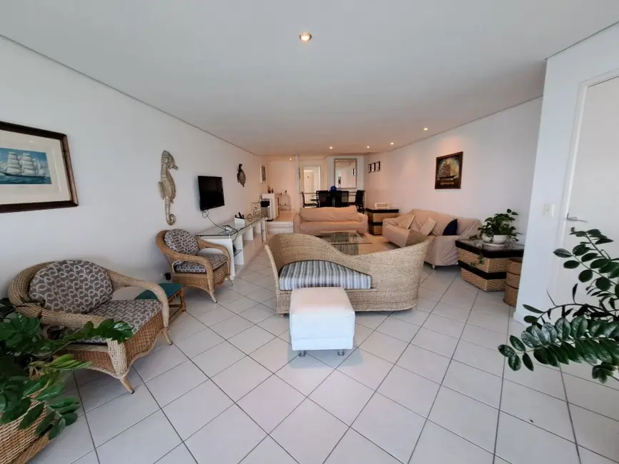 Foto 6 de Apartamento com 3 quartos à venda, 180m2 em Guaruja - SP