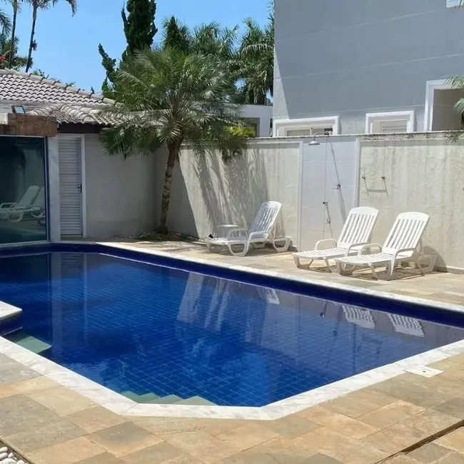 Casa de Condomínio com 5 quartos à venda e para alugar, 500m2 em Balneário Praia do Pernambuco, Guaruja - SP - imagem 5 Foto 5 de Casa de Condomínio com 5 quartos à venda e para alugar, 500m2 em Balneário Praia do Pernambuco, Guaruja - SP