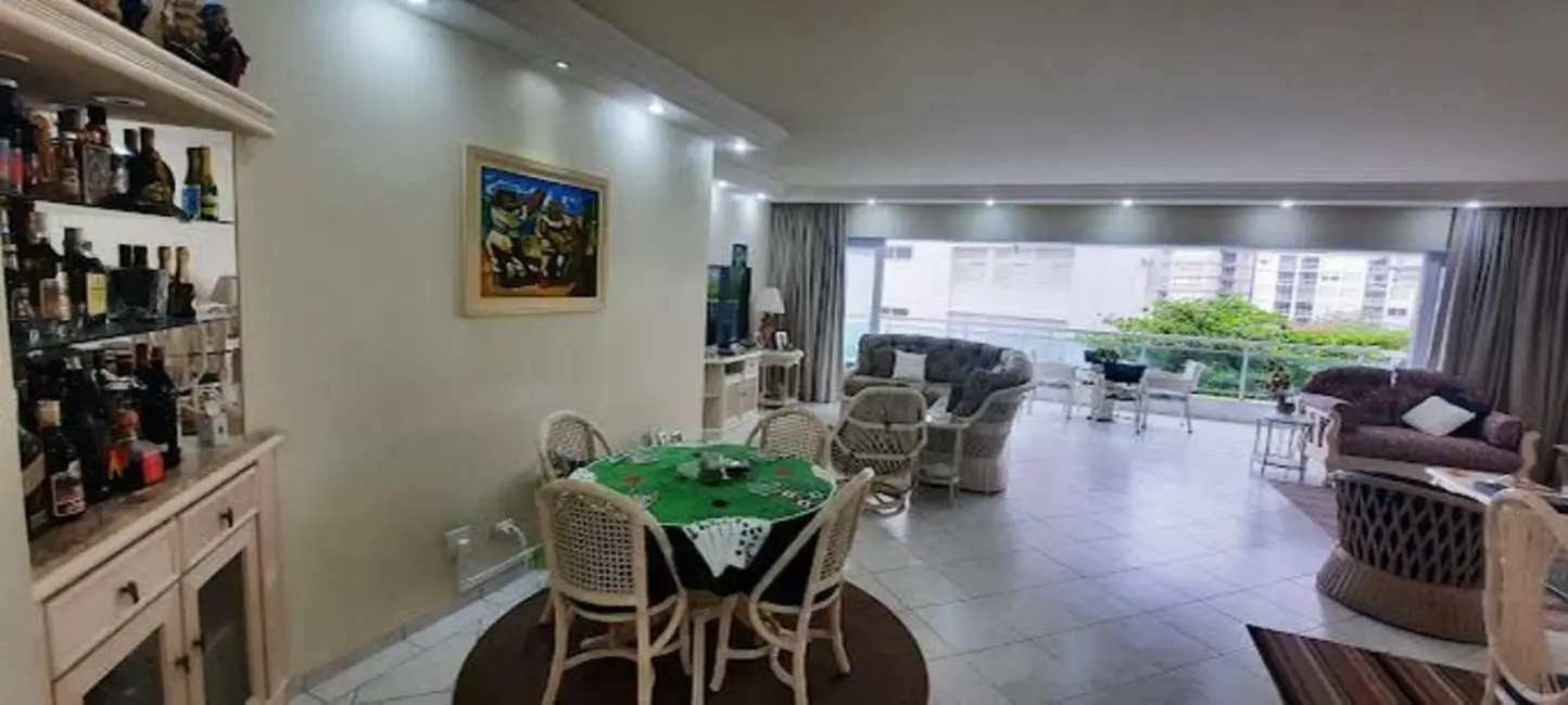 Foto 2 de Apartamento com 4 quartos à venda, 250m2 em Guaruja - SP