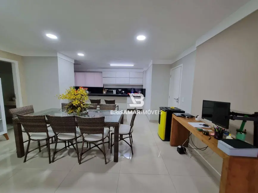 Apartamento com 4 quartos à venda, 140m2 em Barra Funda, Guaruja - SP - imagem 2 Foto 2 de Apartamento com 4 quartos à venda, 140m2 em Barra Funda, Guaruja - SP
