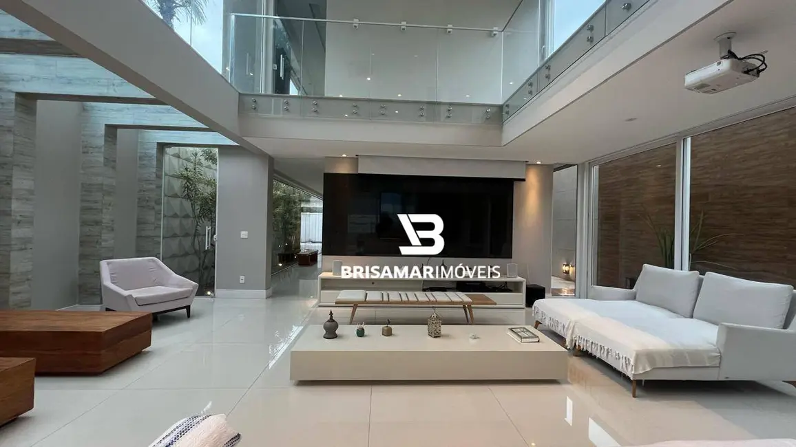 Casa com 4 quartos à venda e para alugar, 420m2 em Guaruja - SP - imagem 1 Foto 1 de Casa com 4 quartos à venda e para alugar, 420m2 em Guaruja - SP