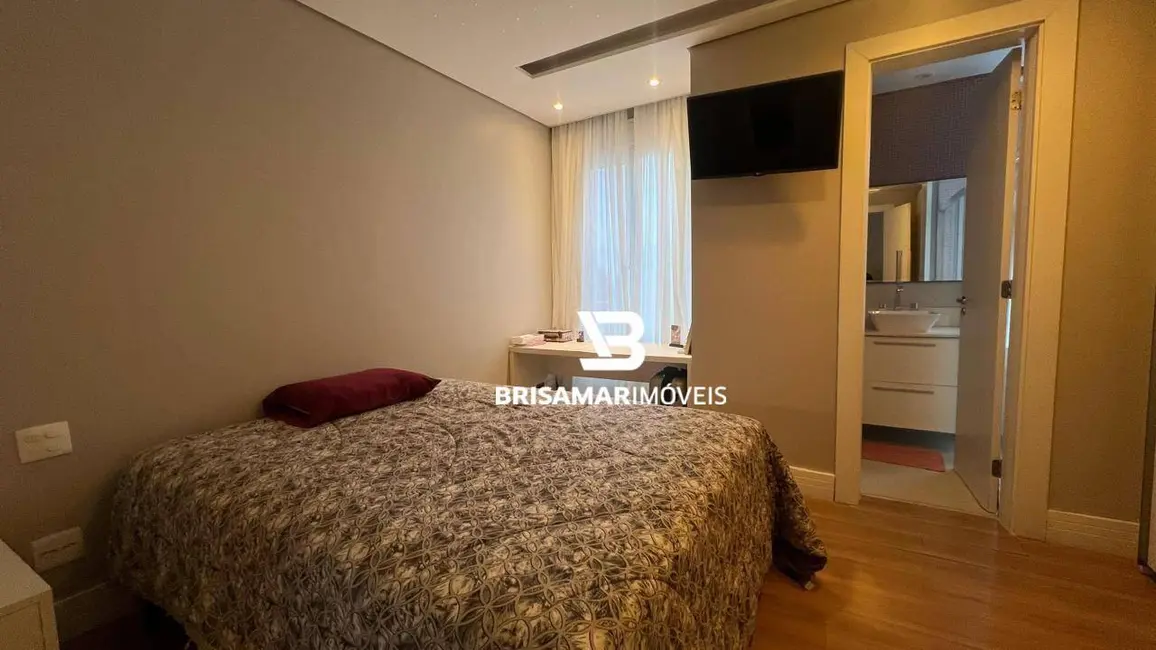 Casa com 4 quartos à venda e para alugar, 420m2 em Guaruja - SP - imagem 8 Foto 8 de Casa com 4 quartos à venda e para alugar, 420m2 em Guaruja - SP