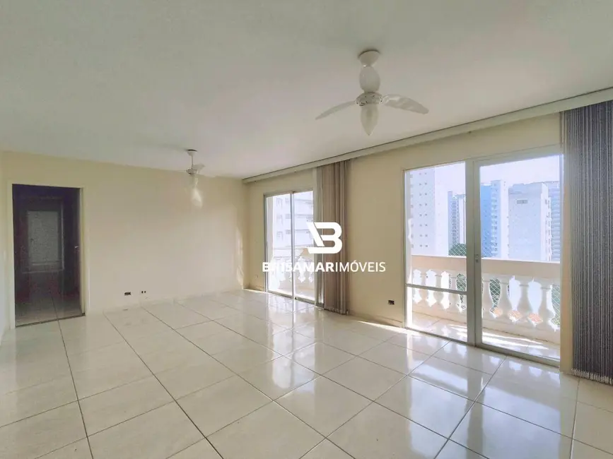 Apartamento com 3 quartos para alugar, 135m2 em Guaruja - SP - imagem 1 Foto 1 de Apartamento com 3 quartos para alugar, 135m2 em Guaruja - SP