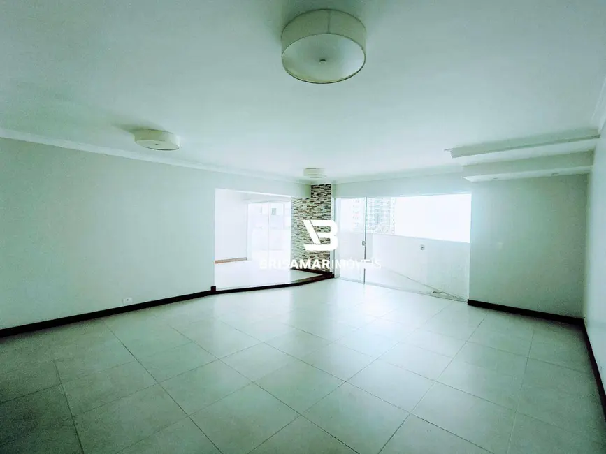 Apartamento com 3 quartos à venda e para alugar, 274m2 em Barra Funda, Guaruja - SP - imagem 2 Foto 2 de Apartamento com 3 quartos à venda e para alugar, 274m2 em Barra Funda, Guaruja - SP