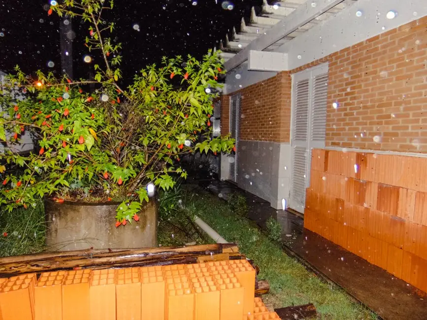 Foto 1 de Casa com 2 quartos à venda, 390m2 em Balneário Praia do Pernambuco, Guaruja - SP