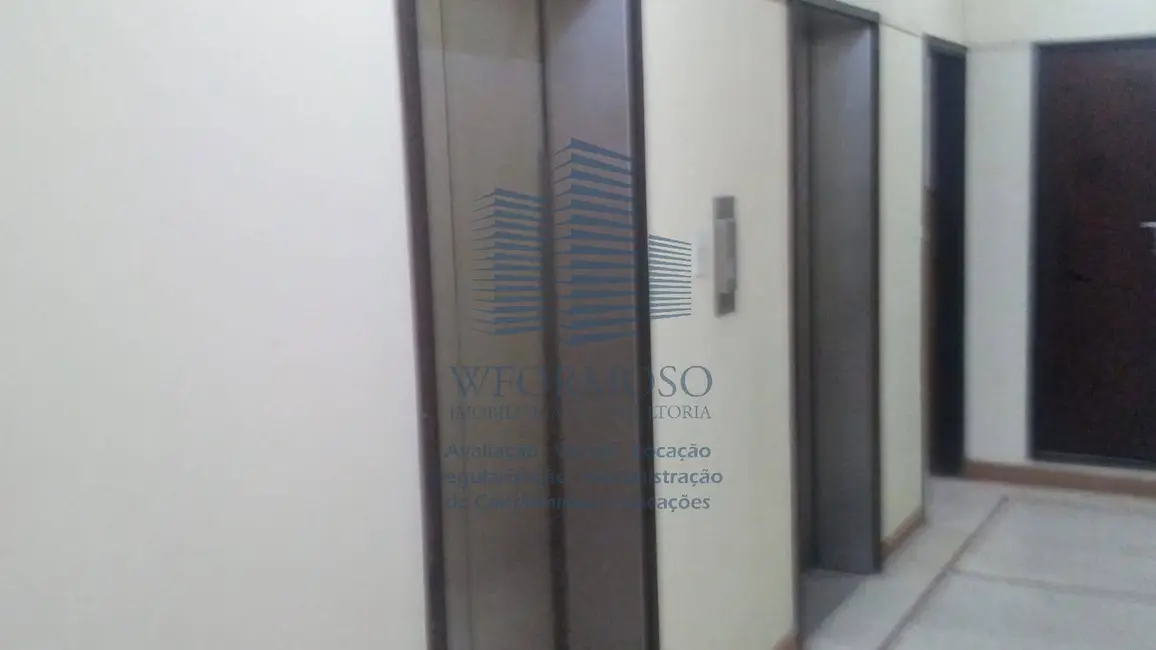 Sala Comercial à venda e para alugar, 40m2 em Centro, Rio De Janeiro - RJ - imagem 2 Foto 2 de Sala Comercial à venda e para alugar, 40m2 em Centro, Rio De Janeiro - RJ
