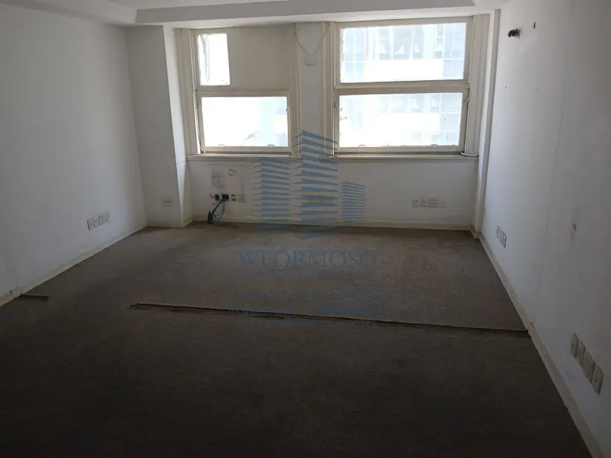 Sala Comercial à venda e para alugar, 34m2 em Centro, Rio De Janeiro - RJ - imagem 3 Foto 3 de Sala Comercial à venda e para alugar, 34m2 em Centro, Rio De Janeiro - RJ