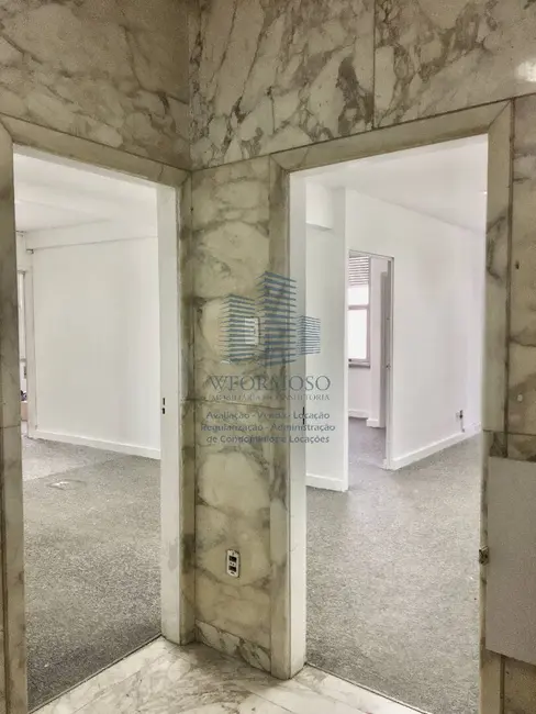 Sala Comercial à venda e para alugar, 135m2 em Centro, Rio De Janeiro - RJ - imagem 3 Foto 3 de Sala Comercial à venda e para alugar, 135m2 em Centro, Rio De Janeiro - RJ