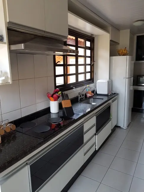 Foto 8 de Casa com 4 quartos à venda, 373m2 em Chácara São José, Aruja - SP