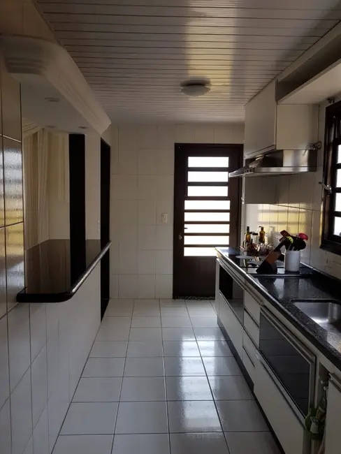 Foto 9 de Casa com 4 quartos à venda, 373m2 em Chácara São José, Aruja - SP