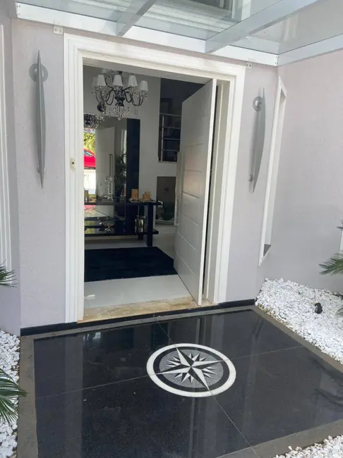 Foto 3 de Casa de Condomínio com 4 quartos à venda, 1000m2 em Caputera, Aruja - SP