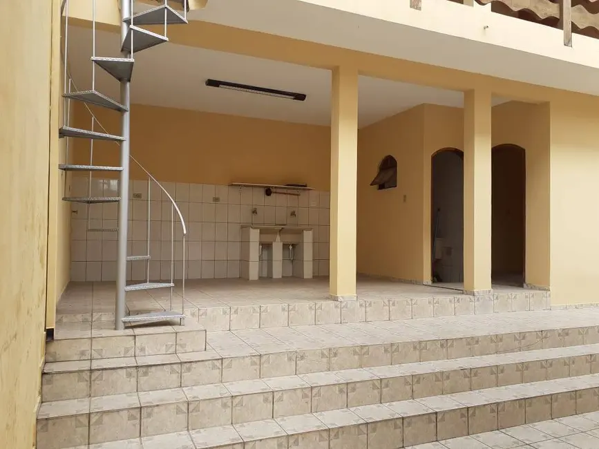 Foto 4 de Casa com 6 quartos à venda, 300m2 em Jordanópolis, Aruja - SP