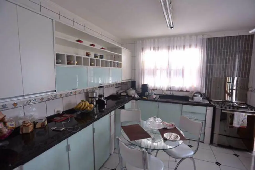 Foto 4 de Casa com 4 quartos à venda, 320m2 em Jordanópolis, Aruja - SP