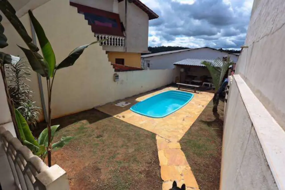 Foto 8 de Casa com 4 quartos à venda, 320m2 em Jordanópolis, Aruja - SP