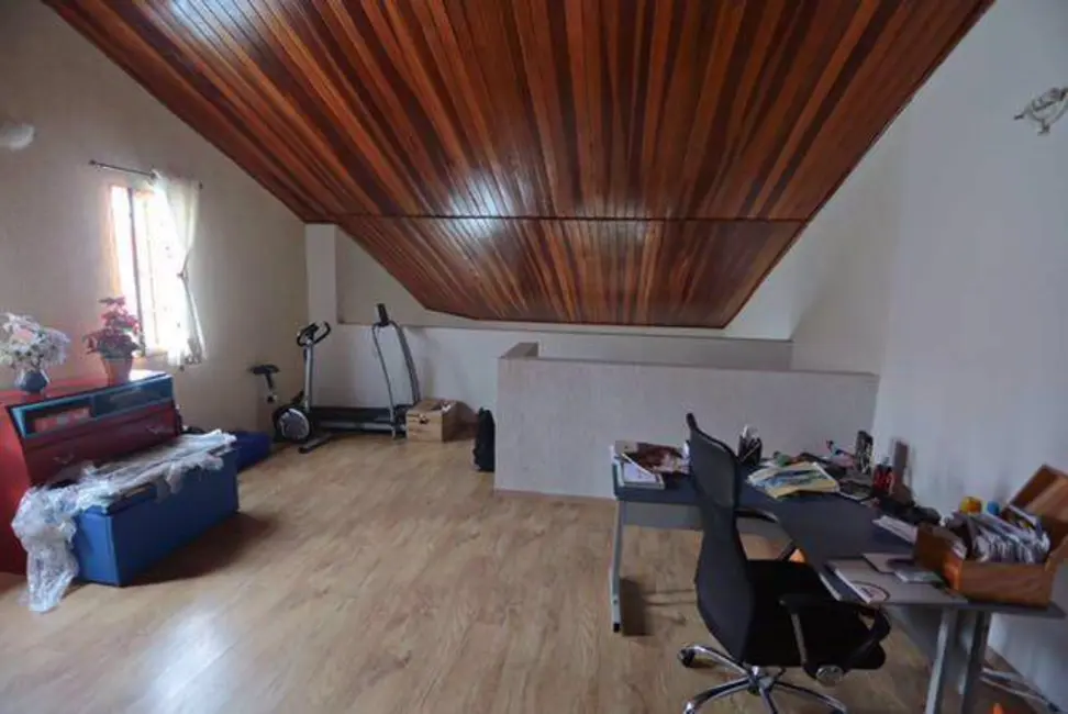 Foto 7 de Casa com 4 quartos à venda, 320m2 em Jordanópolis, Aruja - SP