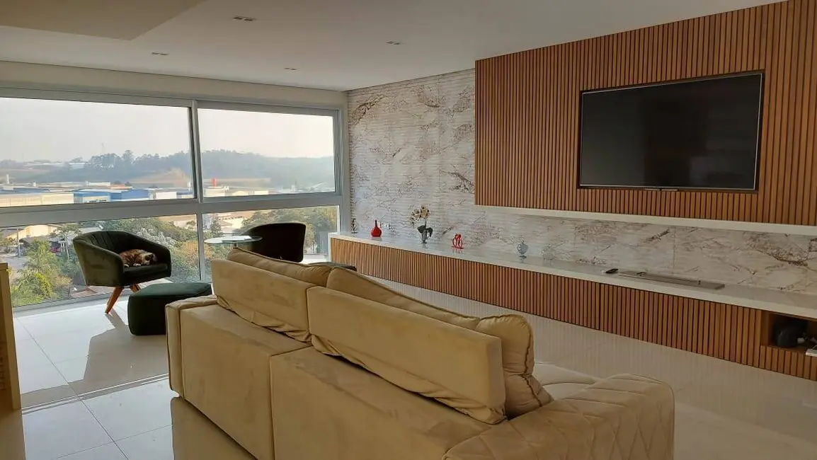 Foto 3 de Casa de Condomínio com 3 quartos à venda e para alugar, 375m2 em Arujá Country Club, Aruja - SP