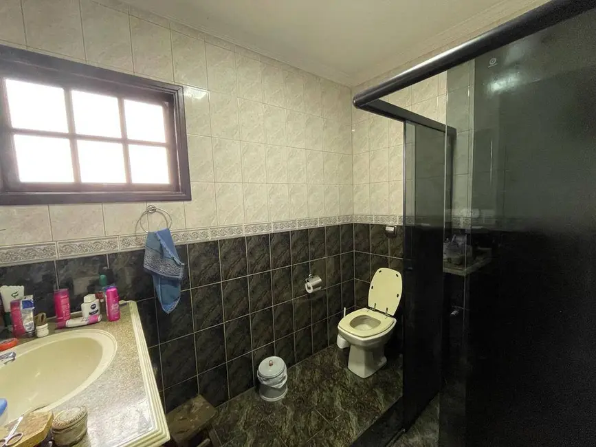 Casa com 4 quartos à venda, 300m2 em Jordanópolis, Aruja - SP - imagem 7 Foto 7 de Casa com 4 quartos à venda, 300m2 em Jordanópolis, Aruja - SP