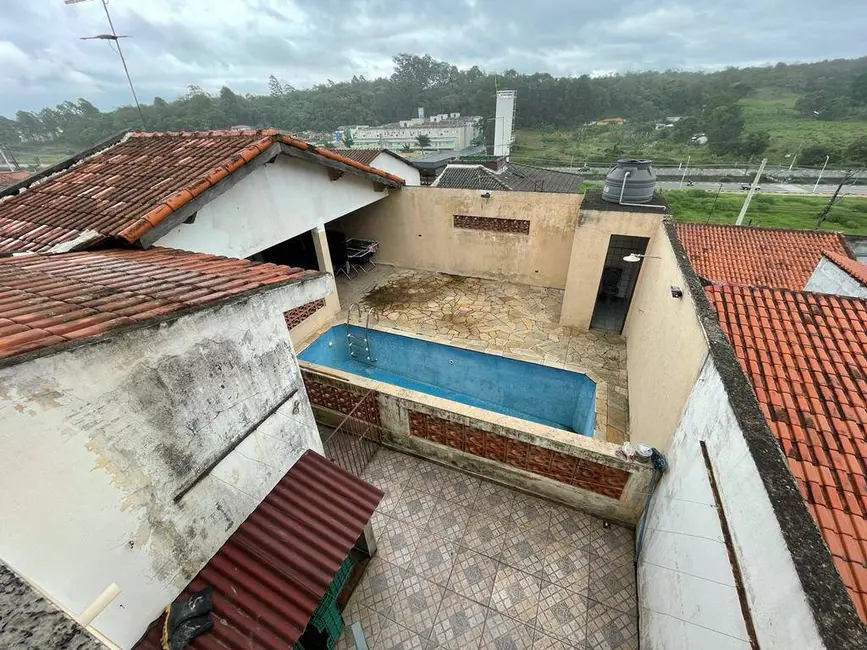 Casa com 4 quartos à venda, 300m2 em Jordanópolis, Aruja - SP - imagem 3 Foto 3 de Casa com 4 quartos à venda, 300m2 em Jordanópolis, Aruja - SP