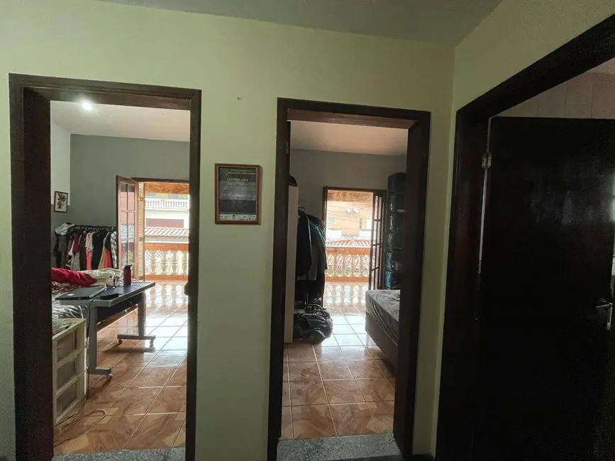 Casa com 4 quartos à venda, 300m2 em Jordanópolis, Aruja - SP - imagem 8 Foto 8 de Casa com 4 quartos à venda, 300m2 em Jordanópolis, Aruja - SP