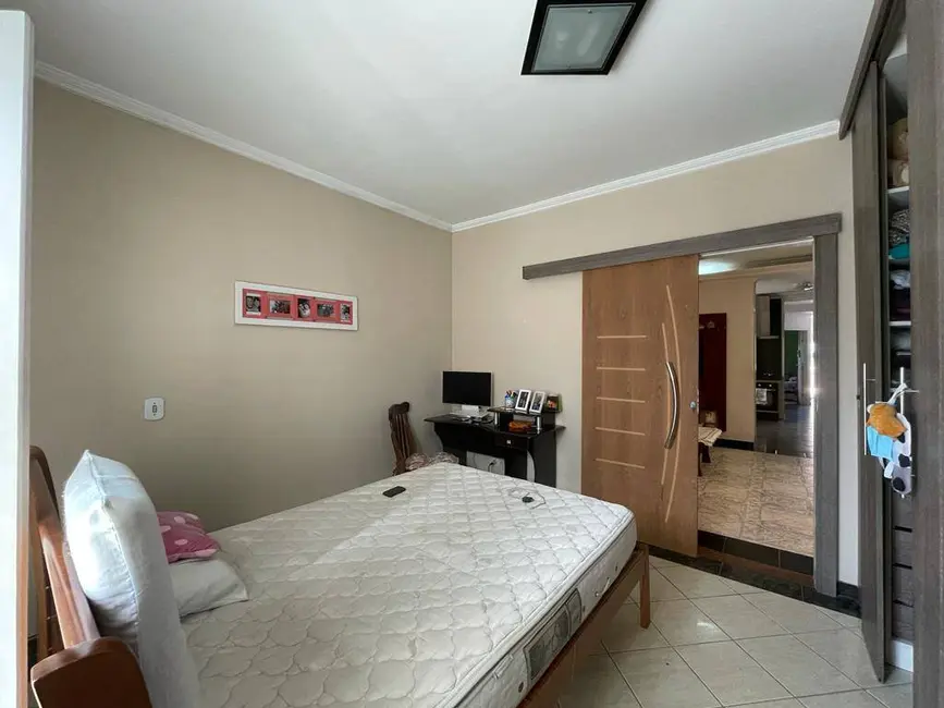 Foto 6 de Casa com 9 quartos à venda, 125m2 em Jardim Fazenda Rincão, Aruja - SP