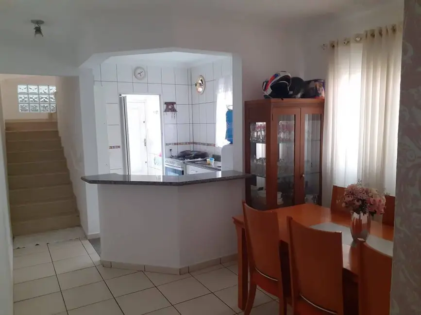 Foto 3 de Casa com 2 quartos à venda, 136m2 em Jordanópolis, Aruja - SP