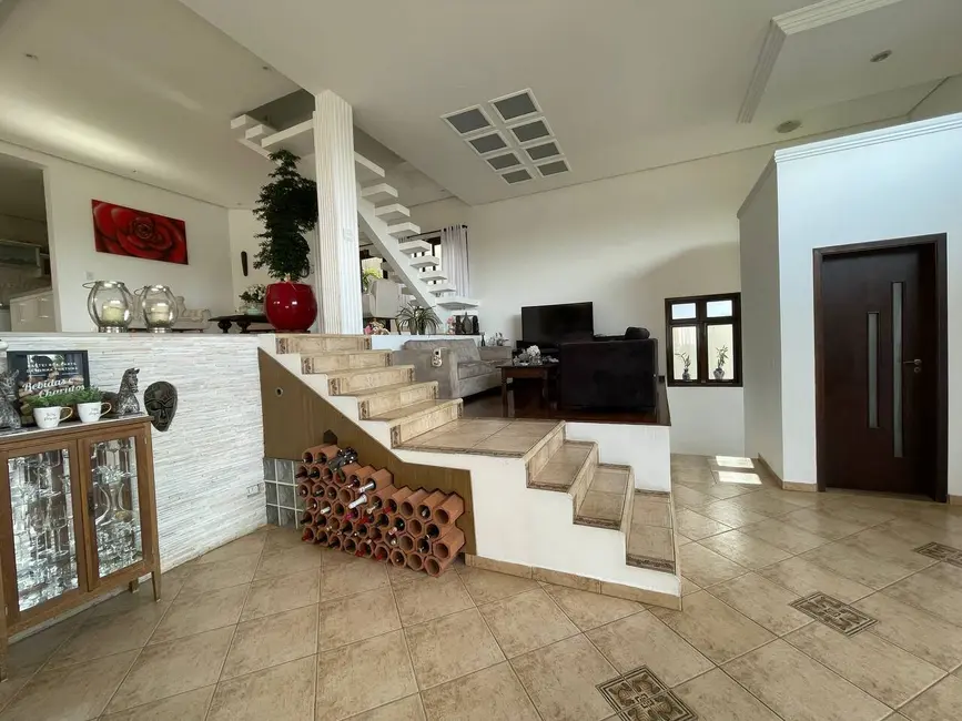 Foto 5 de Casa de Condomínio com 3 quartos à venda e para alugar, 450m2 em Aruja - SP