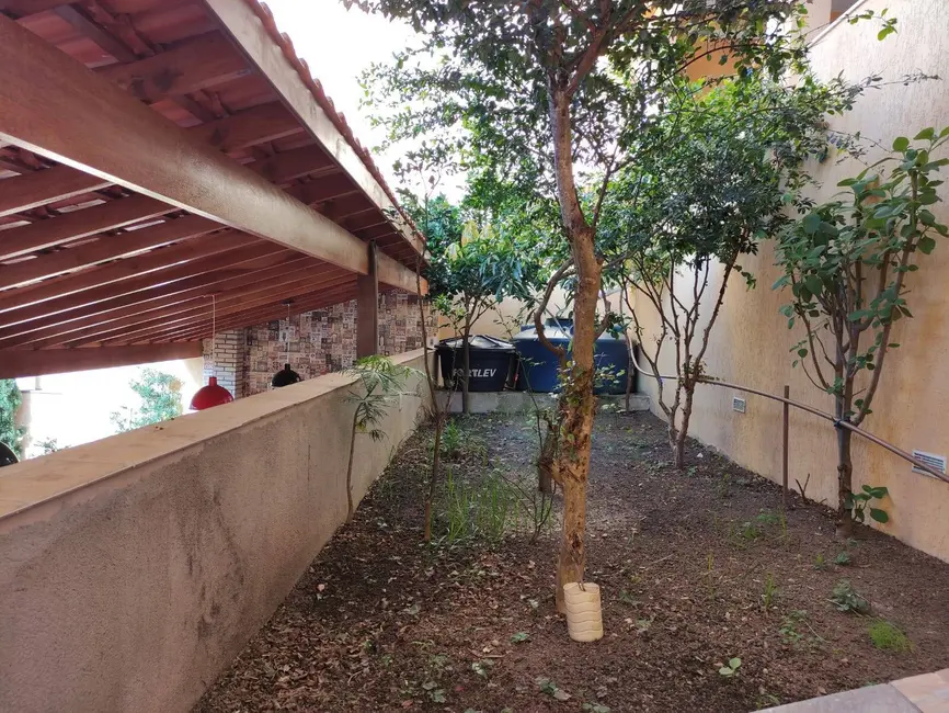 Foto 3 de Casa com 1 quarto à venda, 600m2 em Jordanópolis, Aruja - SP
