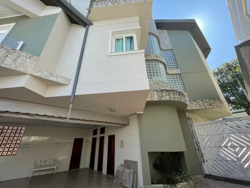 Casa de Condomínio com 4 quartos à venda, 300m2 em Aruja - SP - imagem 8 Foto 8 de Casa de Condomínio com 4 quartos à venda, 300m2 em Aruja - SP