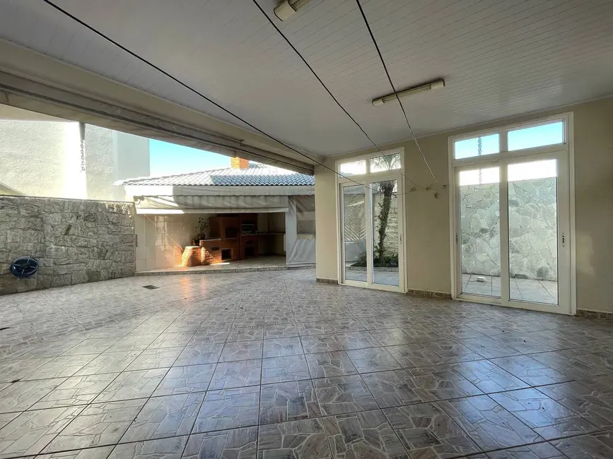 Casa de Condomínio com 4 quartos à venda, 300m2 em Aruja - SP - imagem 6 Foto 6 de Casa de Condomínio com 4 quartos à venda, 300m2 em Aruja - SP