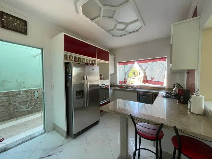 Foto 6 de Casa de Condomínio com 3 quartos à venda e para alugar, 303m2 em Arujá Country Club, Aruja - SP