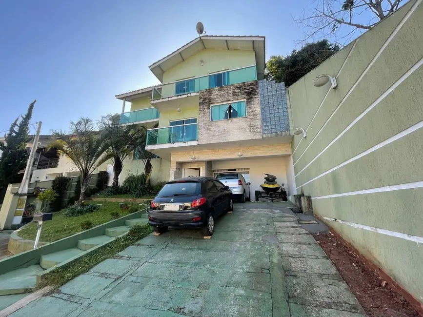 Foto 3 de Casa de Condomínio com 3 quartos à venda e para alugar, 303m2 em Arujá Country Club, Aruja - SP