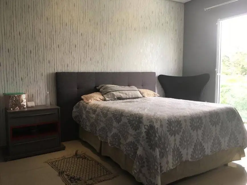 Foto 4 de Casa de Condomínio com 3 quartos à venda e para alugar, 300m2 em Jardim das Cerejeiras, Aruja - SP