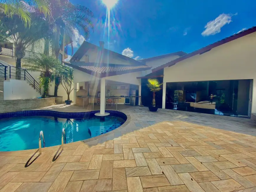 Casa de Condomínio com 3 quartos à venda e para alugar, 1225m2 em Arujázinho I, II e III, Aruja - SP - imagem 4 Foto 4 de Casa de Condomínio com 3 quartos à venda e para alugar, 1225m2 em Arujázinho I, II e III, Aruja - SP