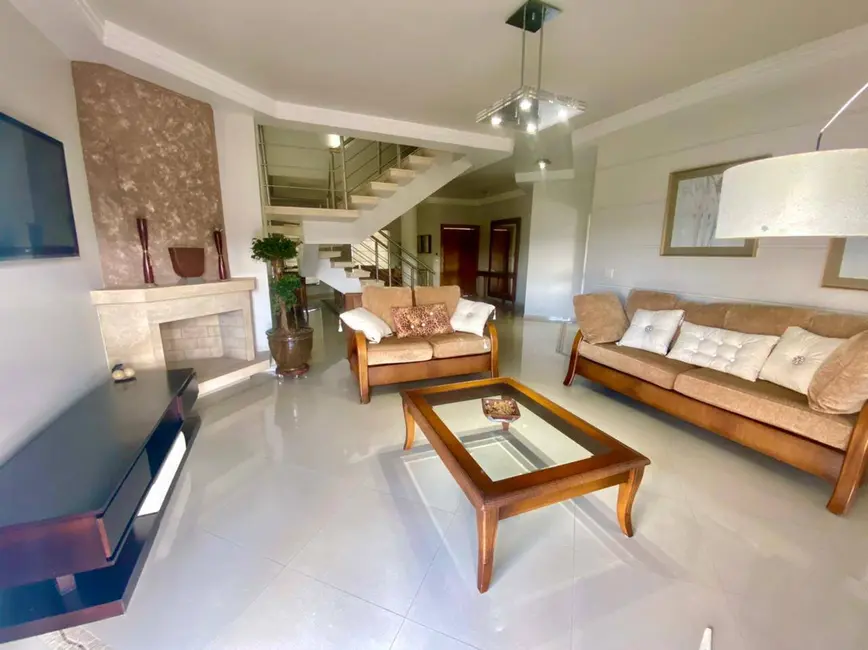 Casa de Condomínio com 3 quartos à venda e para alugar, 1225m2 em Arujázinho I, II e III, Aruja - SP - imagem 8 Foto 8 de Casa de Condomínio com 3 quartos à venda e para alugar, 1225m2 em Arujázinho I, II e III, Aruja - SP