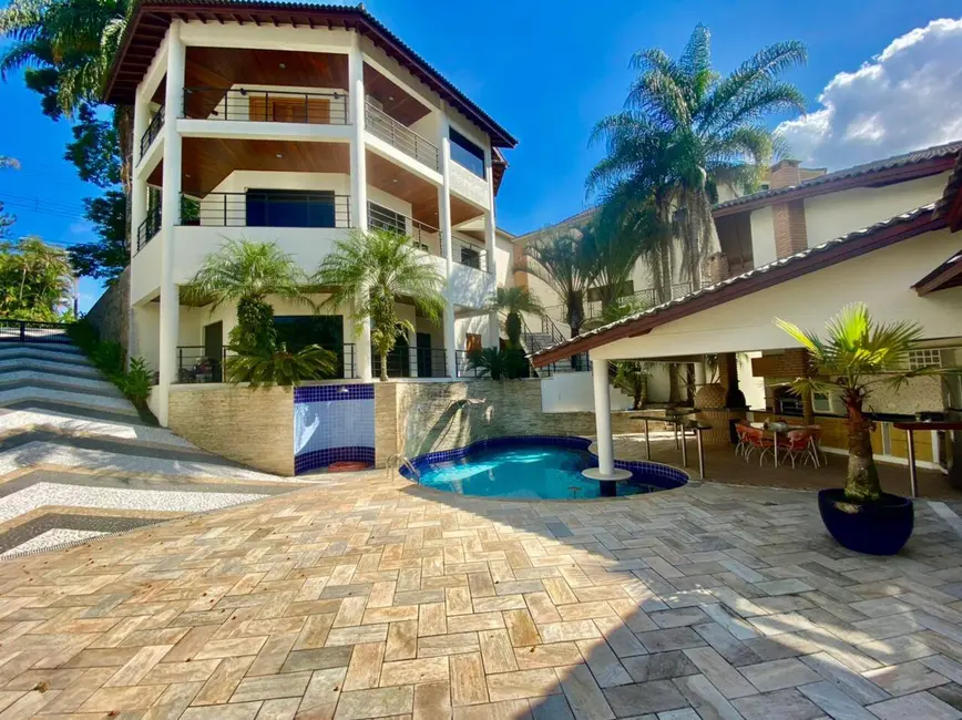 Casa de Condomínio com 3 quartos à venda e para alugar, 1225m2 em Arujázinho I, II e III, Aruja - SP - imagem 3 Foto 3 de Casa de Condomínio com 3 quartos à venda e para alugar, 1225m2 em Arujázinho I, II e III, Aruja - SP