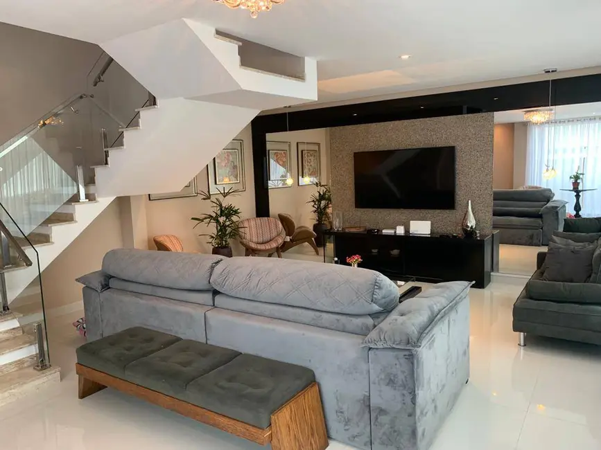 Foto 4 de Casa de Condomínio com 3 quartos à venda, 300m2 em Aruja - SP